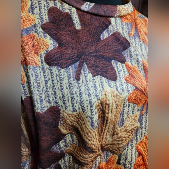 SHEIN NWOT Women's Long Sleeve Loose Fit Leaf Print Round Neck Casual Top - Picture 3 of 8